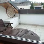 V Rodinném Domě *