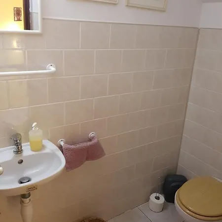 V Rodinném Domě