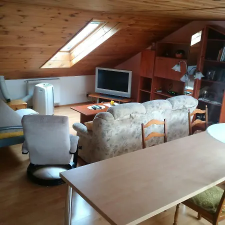 V Rodinném Domě