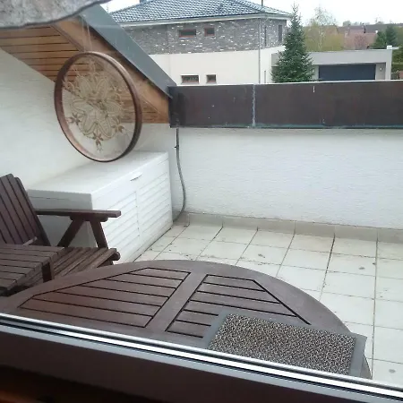 V Rodinném Domě *