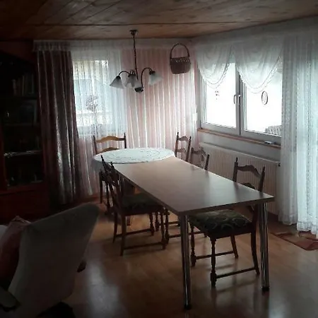 V Rodinném Domě